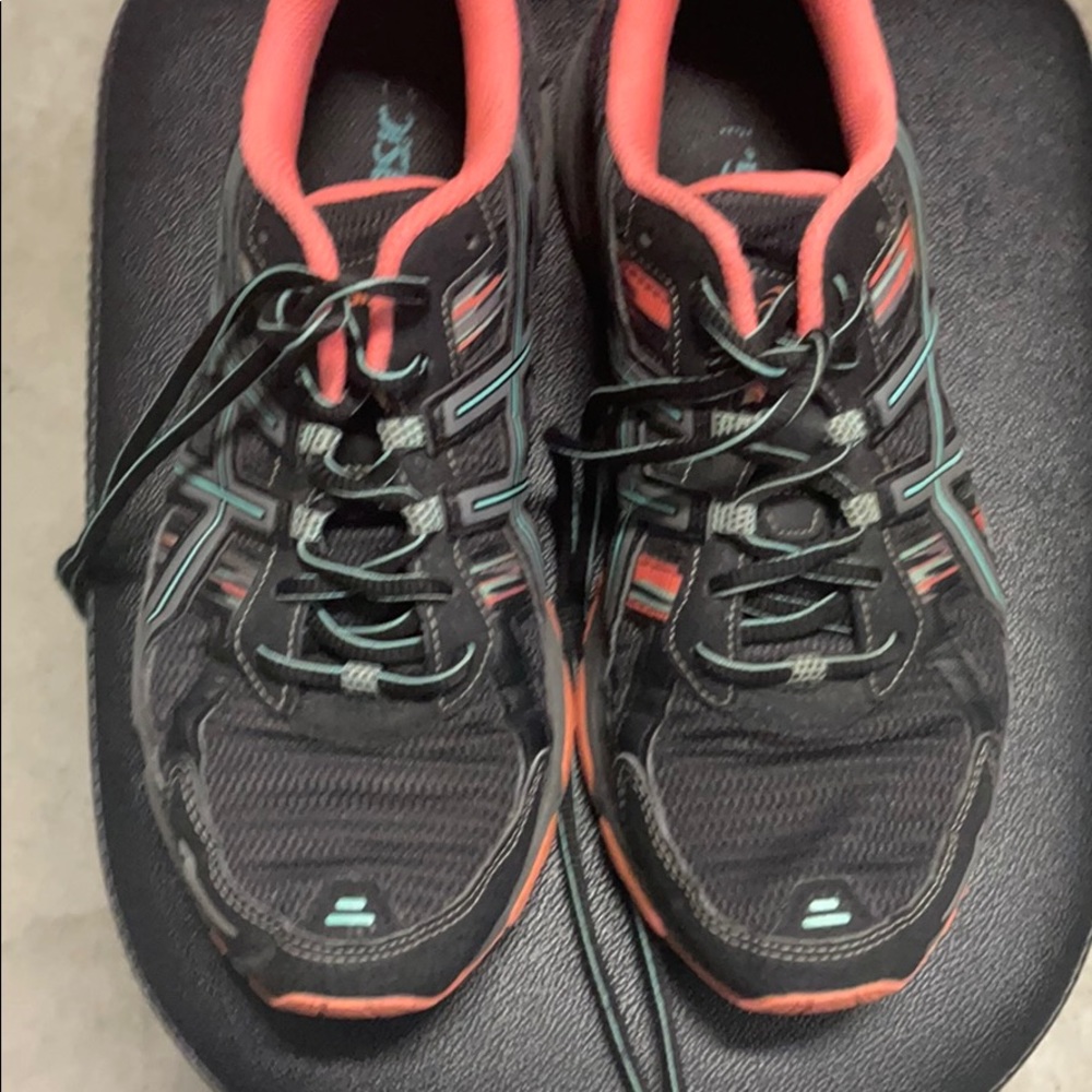 ASICS women 9.5 used